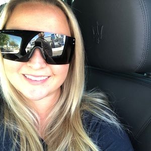 Meet your Posher, Cassandra